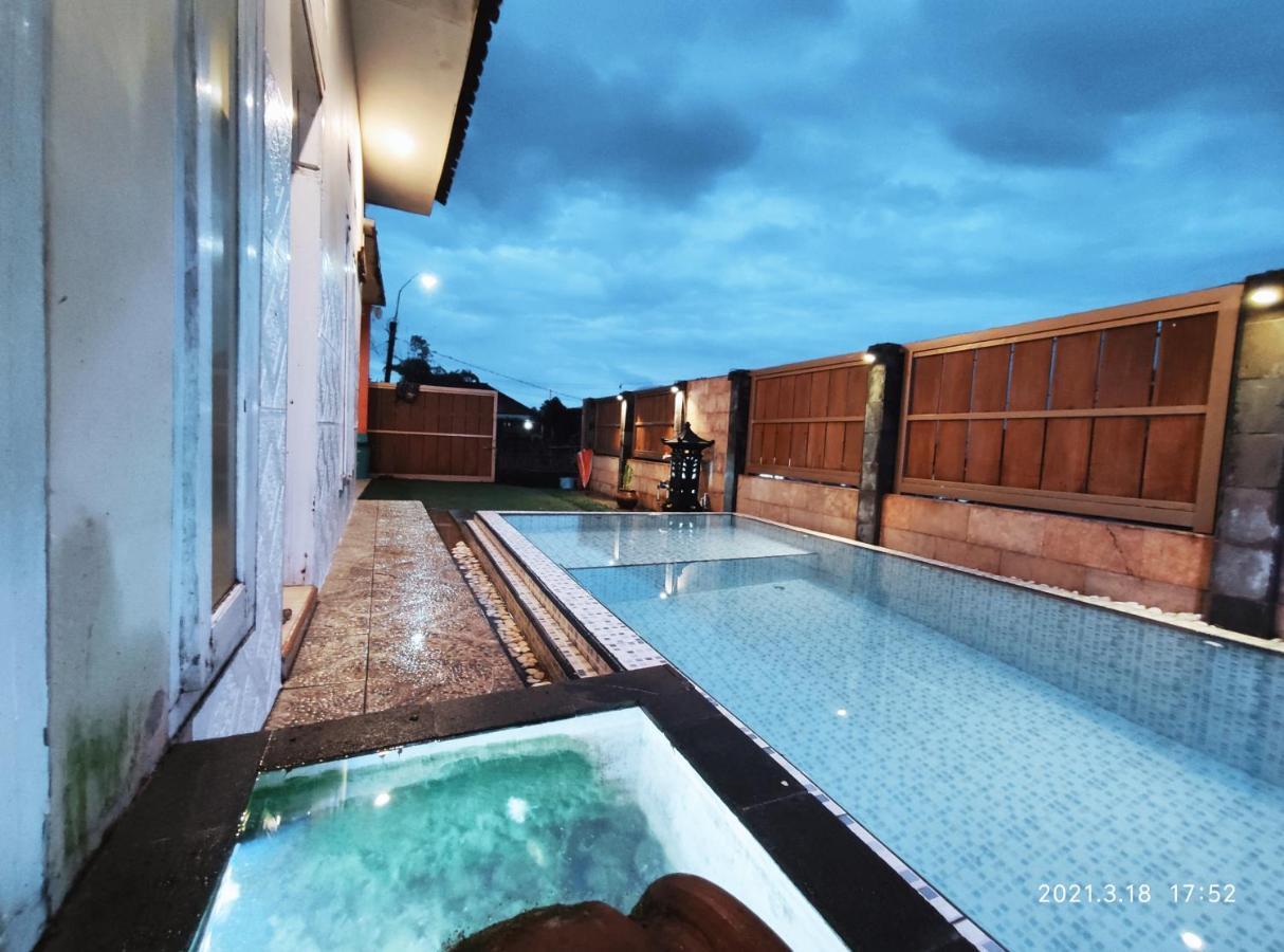 Puncak Pinus And Pool Batu (East Java) Exterior foto